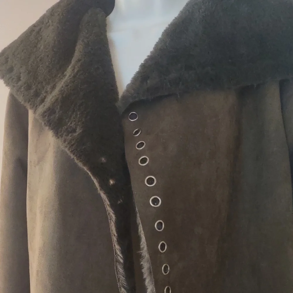 Love Token Olive Green Soft Suede-like Rabbit Fur Collar with Metal Stud Detail - Picture 3 of 13